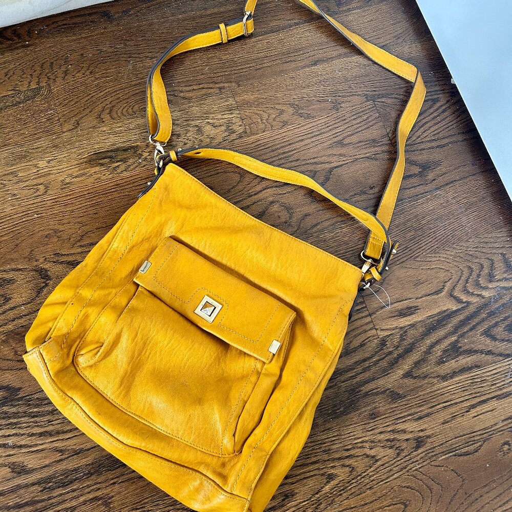 Large yellow shoulder bag-Jessica Simpson